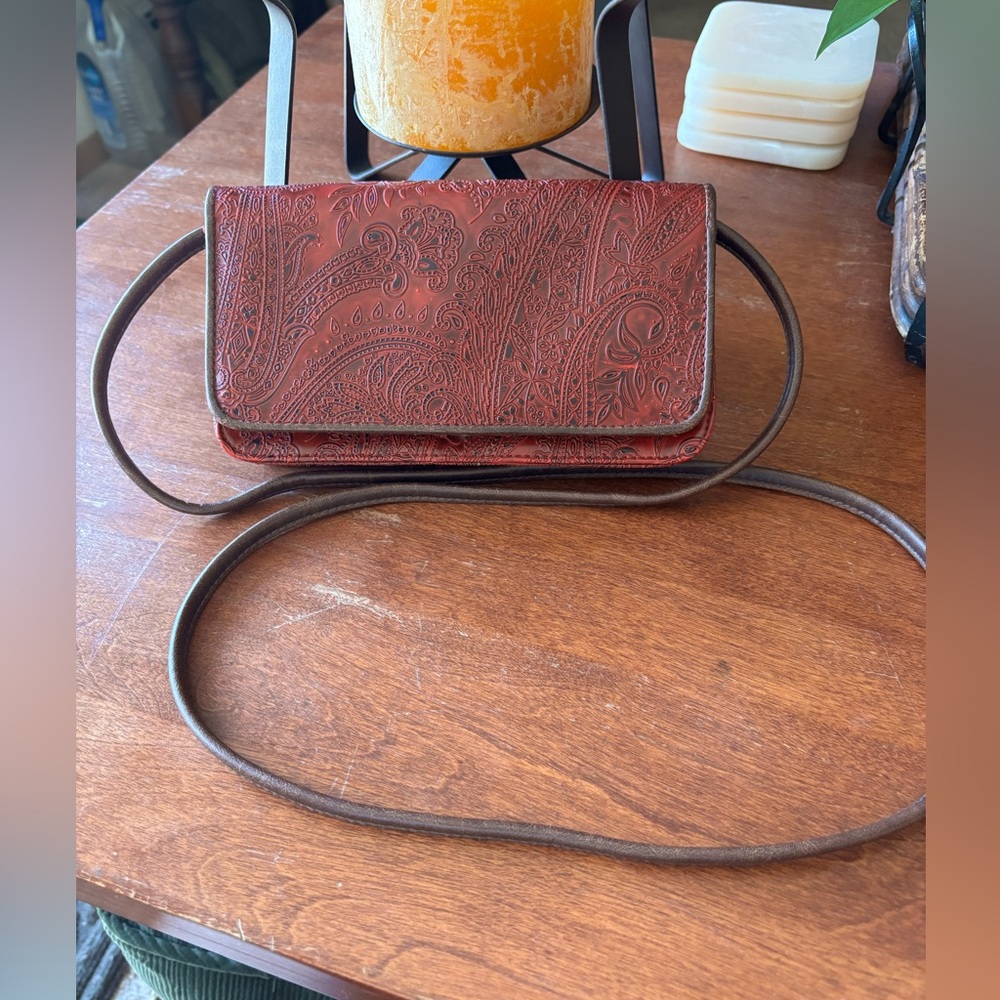 Relic Skinny Strap Cross Body Phone Wallet Red Leather NWOT